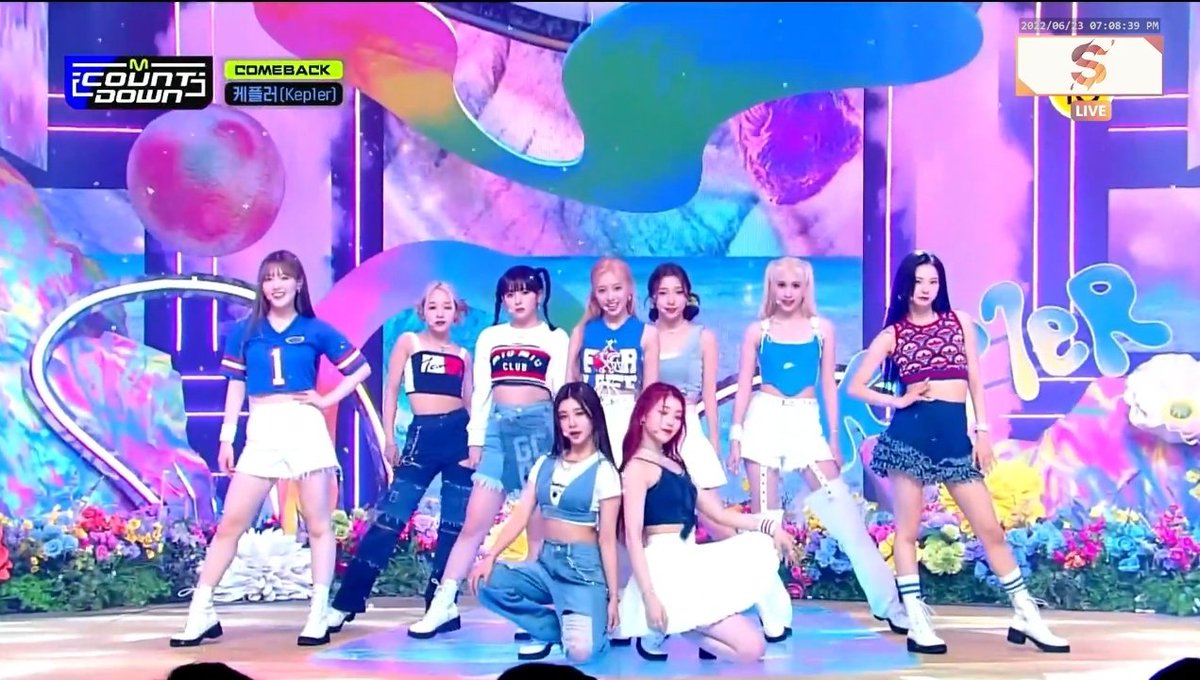 | COMEÇOU! 🆙 O Kep1er iniciou hoje suas promoções desta era em music shows, e elas entregaram tudo, com uma performance icônica da title 'Up!' no 'MCOUNTDOWN'; ✨ Confira:

🔗 youtu.be/57bohJa9oBg

WE GO UP AT MCD
#Up_Comeback_Stage
#DOUBLAST 
<a href="/official_kep1er/">Kep1er</a> <a href="/kep1er_jp/">Kep1er JP</a>
