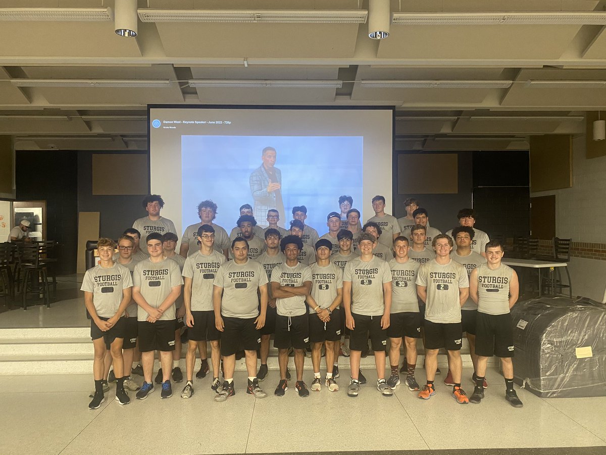 gridirontrojans's tweet photo. The team ended the week listening to @damonwest7 speech from Sports Inc show earlier this month. Love the message of being a coffee bean. #FighttheFights https://t.co/NjpgukcAsF
