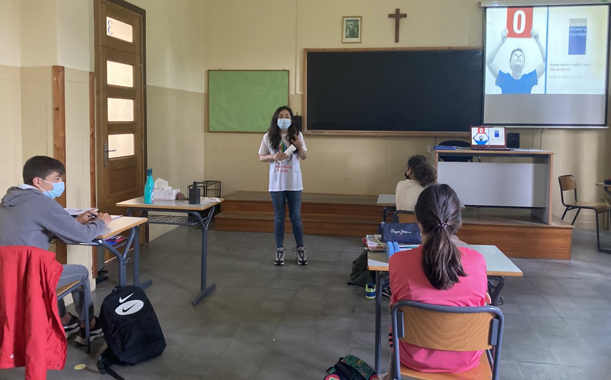 AlcoholSociedad's tweet photo. Gracias a los alumnos y profesores del @smasuncion que han participado en los talleres #MenoresNiGota para prevenir el consumo de alcohol entre los menores de edad.

La prevención a través de la educación FUNCIONA https://t.co/wQCyTadqE6 https://t.co/FDXd5JKLPZ
