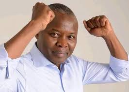 NkulubiJ's tweet photo. Le grand jour s'est levé ,Dieu nous a rendu visite ,voici le jour nouveau , chantons gloire à l'agneau car la vraie justice a dit le droit .
En fin ,le Pacificateur  VITAL KAMHERE est totalement  libre et l'affaire est close .#Toujours ensemble #🙏 https://t.co/E6Odzl3cZX