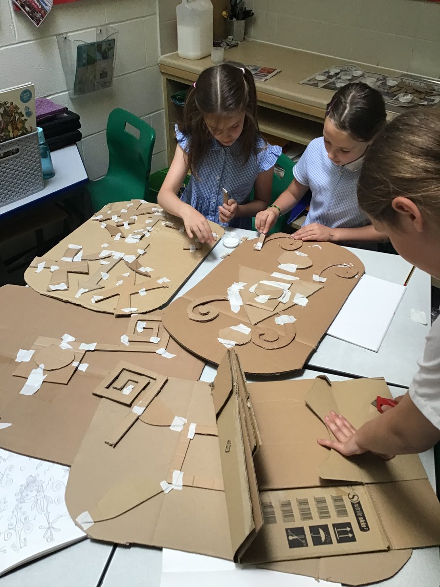 DeltaGreengates's tweet photo. #Year4GG have had a messy afternoon in the classroom finishing off their #Roman #Shields ready to Paper Mache next week!! We even used knives to cut out symmetrical shapes for our #RomanShields too!
#TeamGG #Art #Topic #History #DT #TeamGGTopic #TeamGGArt #TeamGGDT #TeamGGHistory https://t.co/0dGznGgGeX