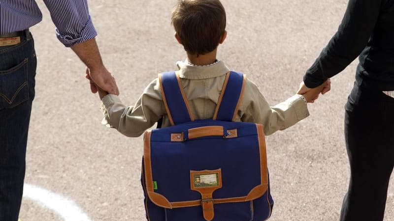 BFMTV's tweet photo. Vacances d'été: que risquent les parents qui veulent retirer leurs enfants de l'école plus tôt ?
https://t.co/XwhYG6hv1I https://t.co/yu8XWGAwGp