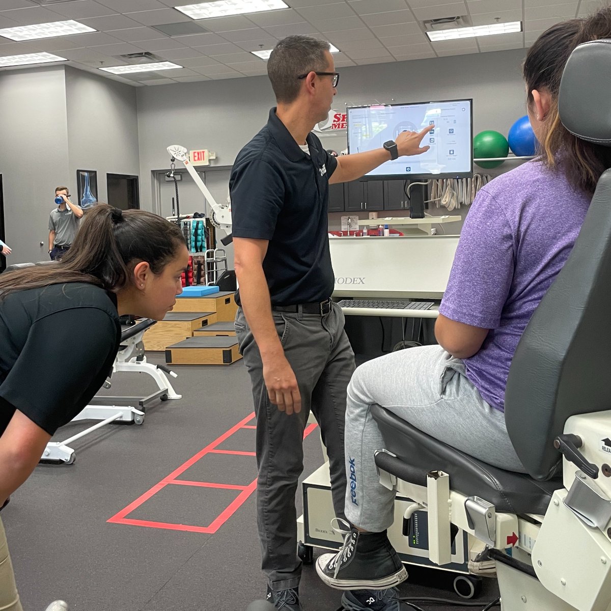 osportsmed's tweet photo. Peter in full teaching mode.
Nine @ucf_mat students learning at our 3 clinics this summer under our PT/AT staff.
There's lots to learn here!
@BiodexMedical limb symmetry sounds like a good place to start!
#GETBETTER #Biodex #SummerIntern @UCF https://t.co/FoRtqwg9SO