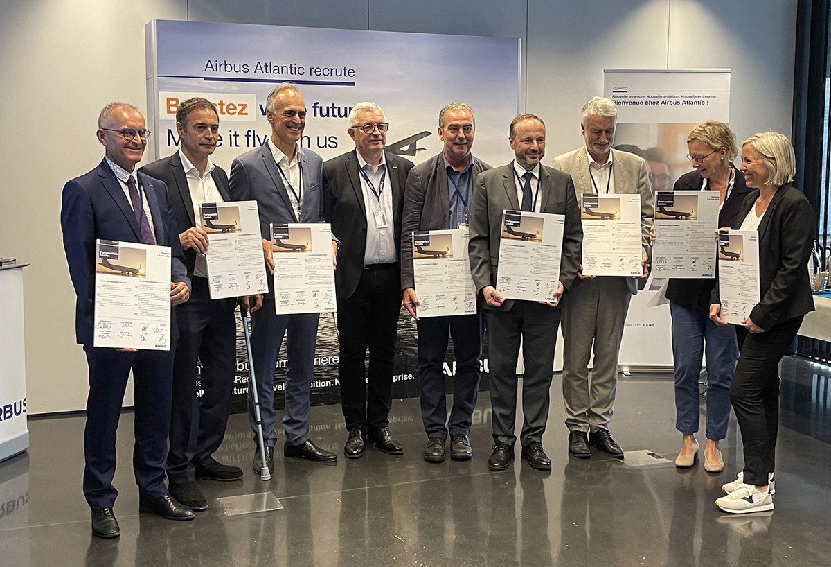 EIGSI's tweet photo. [Partenariat ✈] 
Airbus Atlantic, filiale d'@Airbus, officialise ses partenariats avec 7 écoles👏 
L'EIGSI fait partie de l'aventure avec des projets ambitieux à construire au service d’une #aéronautique innovante et durable ! 🚀

#BeEIGSI #engineering #aerostructure #formation https://t.co/KY3tmOsrWl