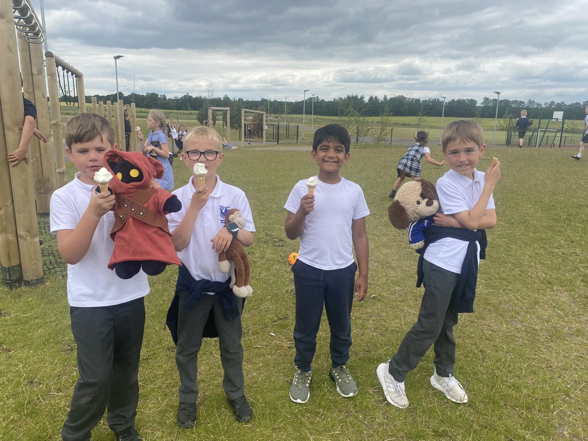 Calderwood_Pri's tweet photo. A special surprise to mark the end of Calderwood Chapter One! Thank you to the parent council fundraising for supporting this surprise. ππ€ #CalderwoodChapterOne #CapturingCalderwood https://t.co/deGCyzfndK
