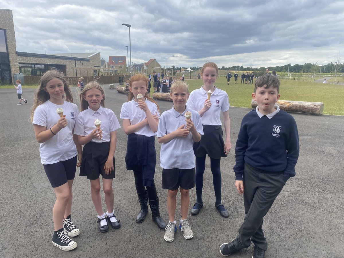 Calderwood_Pri's tweet photo. A special surprise to mark the end of Calderwood Chapter One! Thank you to the parent council fundraising for supporting this surprise. ππ€ #CalderwoodChapterOne #CapturingCalderwood https://t.co/deGCyzfndK