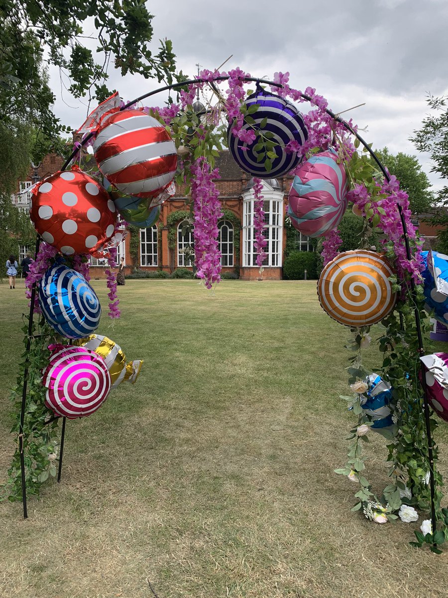 alisonroseNC's tweet photo. Our beautiful @Newnham_College buildings and gardens providing the backdrop for @newnham_mcr garden party… https://t.co/olNqDvTwsf