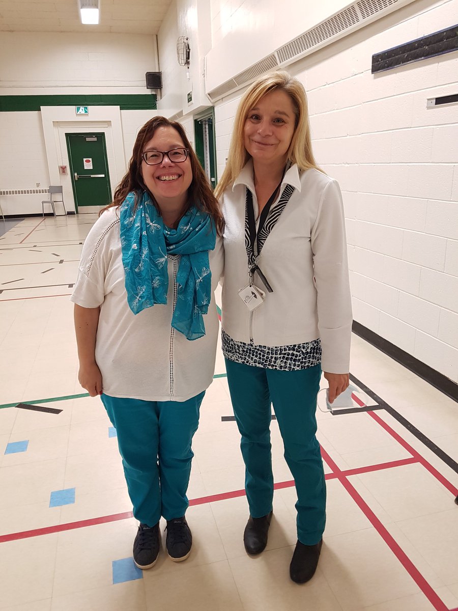 edp_stphilip's tweet photo. My work twin today! @StPhilipOCSB https://t.co/HnhdY4gcvp