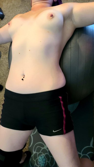 Topless workout=best workout https://t.co/uk2La1zGDL<a href="/tag/xhamster"class="tags"><span>#xhamster</span></a>