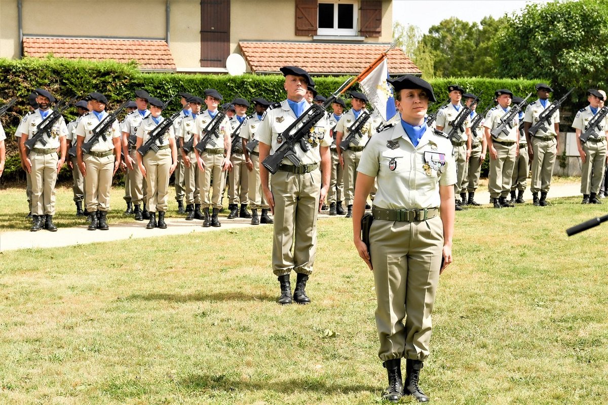7RMATofficiel's tweet image. Passation de commandement de la 3e CMEA. La capitaine Élise succède à la capitaine Constance à la tête des « loups » du 7e RMAT.

#PASSCOM #SoldatsDeLaNation #FiersDeNosSoldats

@armeedeterre 
@27bim 
@Defense_Sud_Est