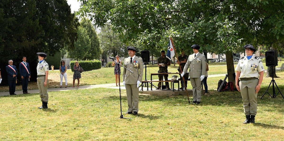7RMATofficiel's tweet image. Passation de commandement de la 3e CMEA. La capitaine Élise succède à la capitaine Constance à la tête des « loups » du 7e RMAT.

#PASSCOM #SoldatsDeLaNation #FiersDeNosSoldats

@armeedeterre 
@27bim 
@Defense_Sud_Est