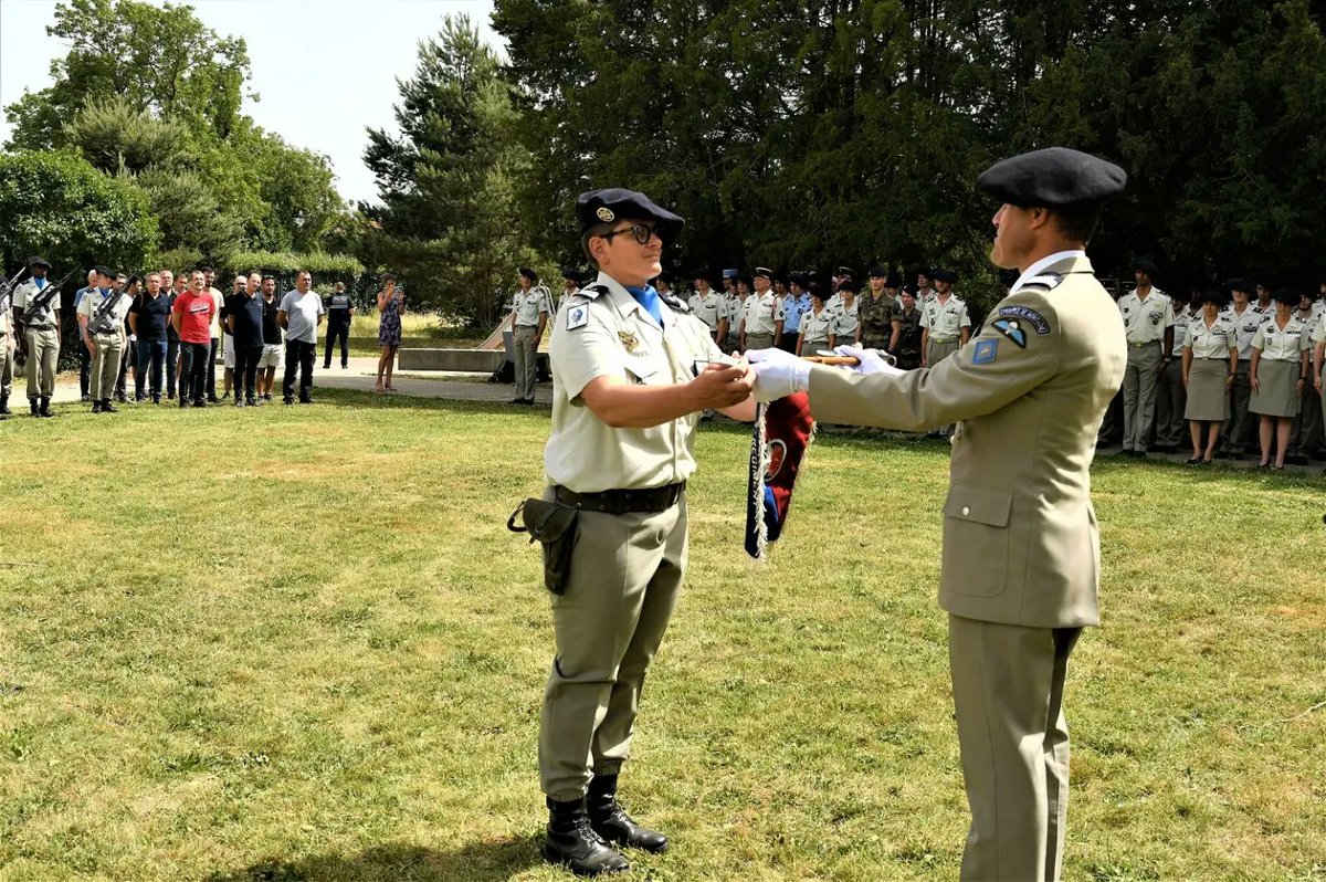 7RMATofficiel's tweet image. Passation de commandement de la 3e CMEA. La capitaine Élise succède à la capitaine Constance à la tête des « loups » du 7e RMAT.

#PASSCOM #SoldatsDeLaNation #FiersDeNosSoldats

@armeedeterre 
@27bim 
@Defense_Sud_Est