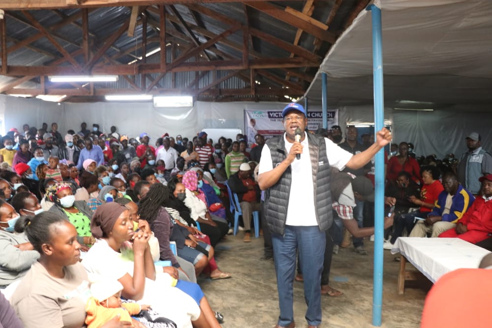 MeshiFreshi's tweet photo. 3️⃣We had the pleasure of appreciating what Kenyans on the ground are doing to advance development.

We pledged to work together to ensure the prosperity of the great County of Nairobi.  @polyigathe @edwinsifuna @Rachelshebesh @JalangoMwenyewe #naitunavyoitaka https://t.co/a1z7WK3pi8