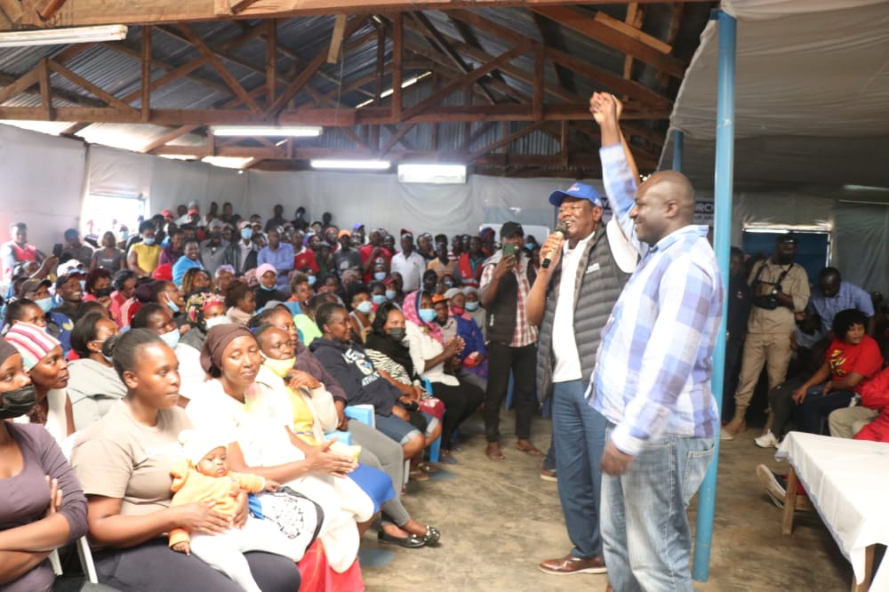 MeshiFreshi's tweet photo. 3️⃣We had the pleasure of appreciating what Kenyans on the ground are doing to advance development.

We pledged to work together to ensure the prosperity of the great County of Nairobi.  @polyigathe @edwinsifuna @Rachelshebesh @JalangoMwenyewe #naitunavyoitaka https://t.co/a1z7WK3pi8