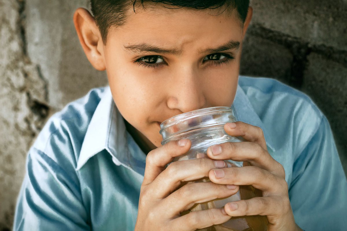 SCFChildren's tweet image. It's hot out and we're hyped for hydration!  Setting goals to drink ample water each day is an important for kids to regulate their temperature, improve mood and even improve attention spans. #NationalHydrationDay
