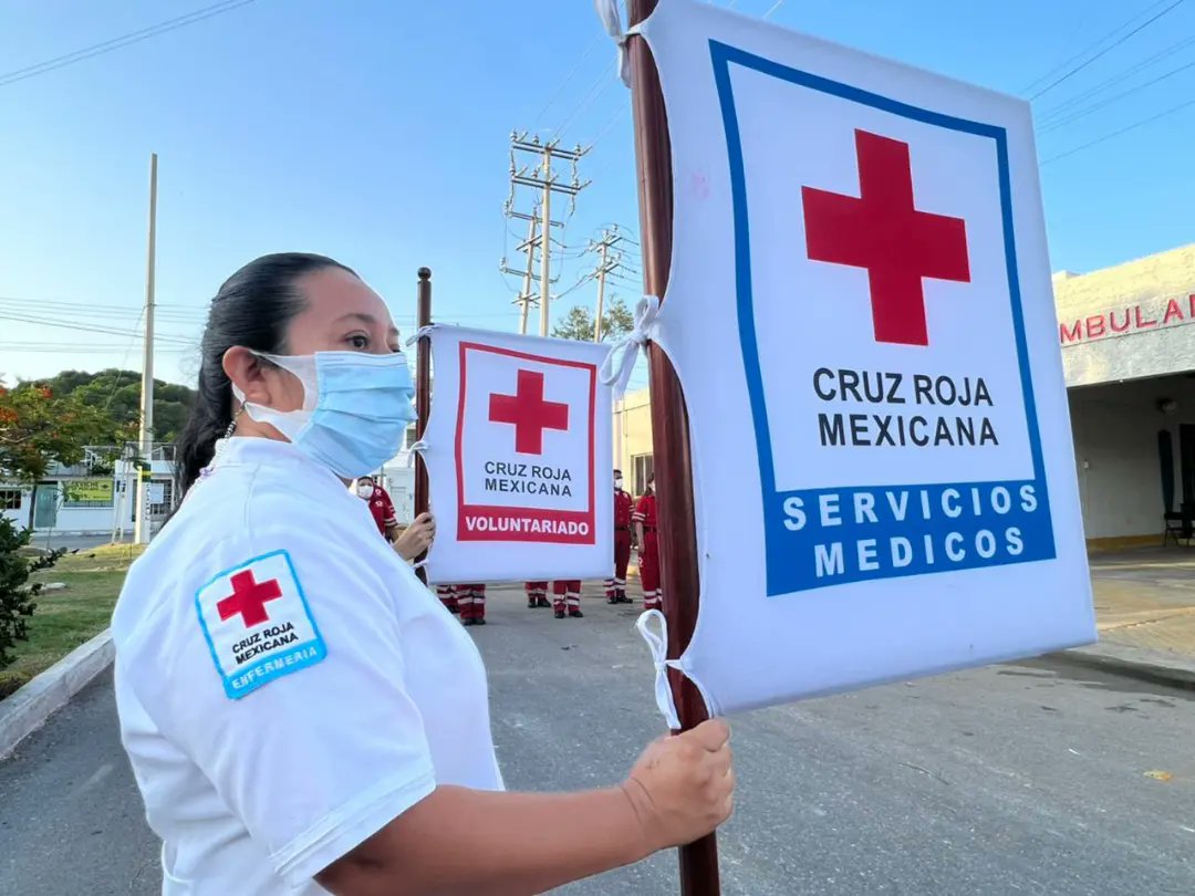 CruzRojaCamp's tweet photo. Con motivo del #DíaDelSocorrista que se conmemora cada 24 de junio, la Cruz Roja Local Campeche realizó homenaje cívico encabezado por la presidente del Consejo, Verónica Selem, entregando además reconocimientos por antigüedad a voluntarios por 6, 16 y 21 años de servicio. https://t.co/SIZDY1vBi8