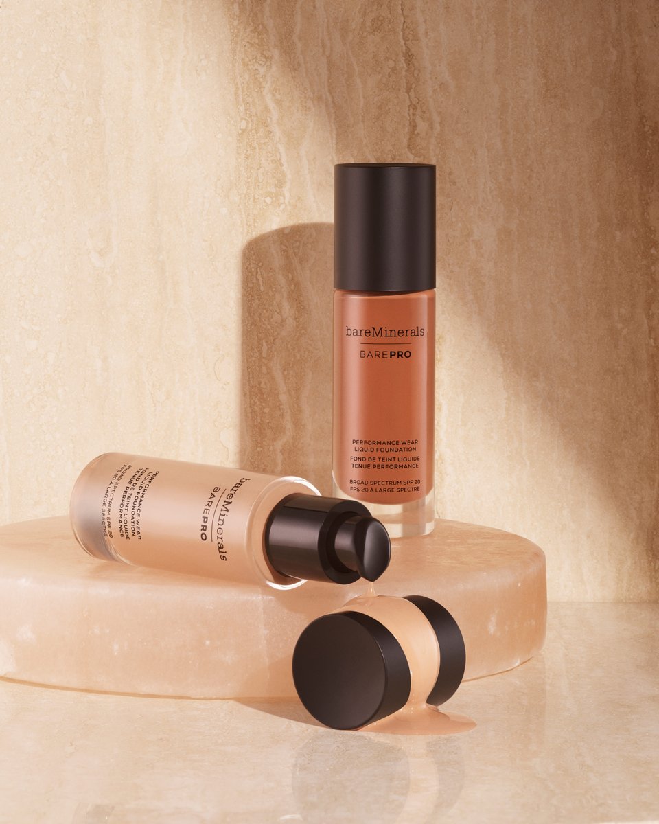 Long-lasting? Check. Lightweight full coverage? Yep. Won't clog pores? Of course. 📝 BAREPRO Liquid Foundation is the imperfection-blurring miracle that leaves complexion flawless while you wear it and improves skin texture even after you wash it off. #BareYourBestSkin