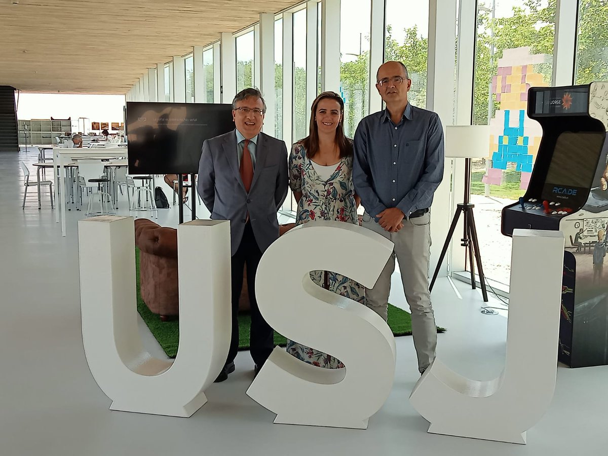 be_usj's tweet photo. Beatriz Arcila, Dean of the Faculty of Law of the Universidad Católica de Oriente (Colombia), visited the USJ Campus yesterday, looking for new agreements and projects of collaboration in the future.

It was nice meeting you.

@uconiano https://t.co/zbrprcMj7m
