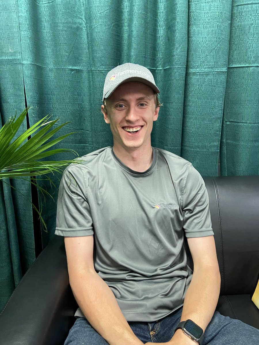 Spending the day with my fav intern at @canadasfarmshow <a href="/farmers_edge/">Farmers Edge</a>