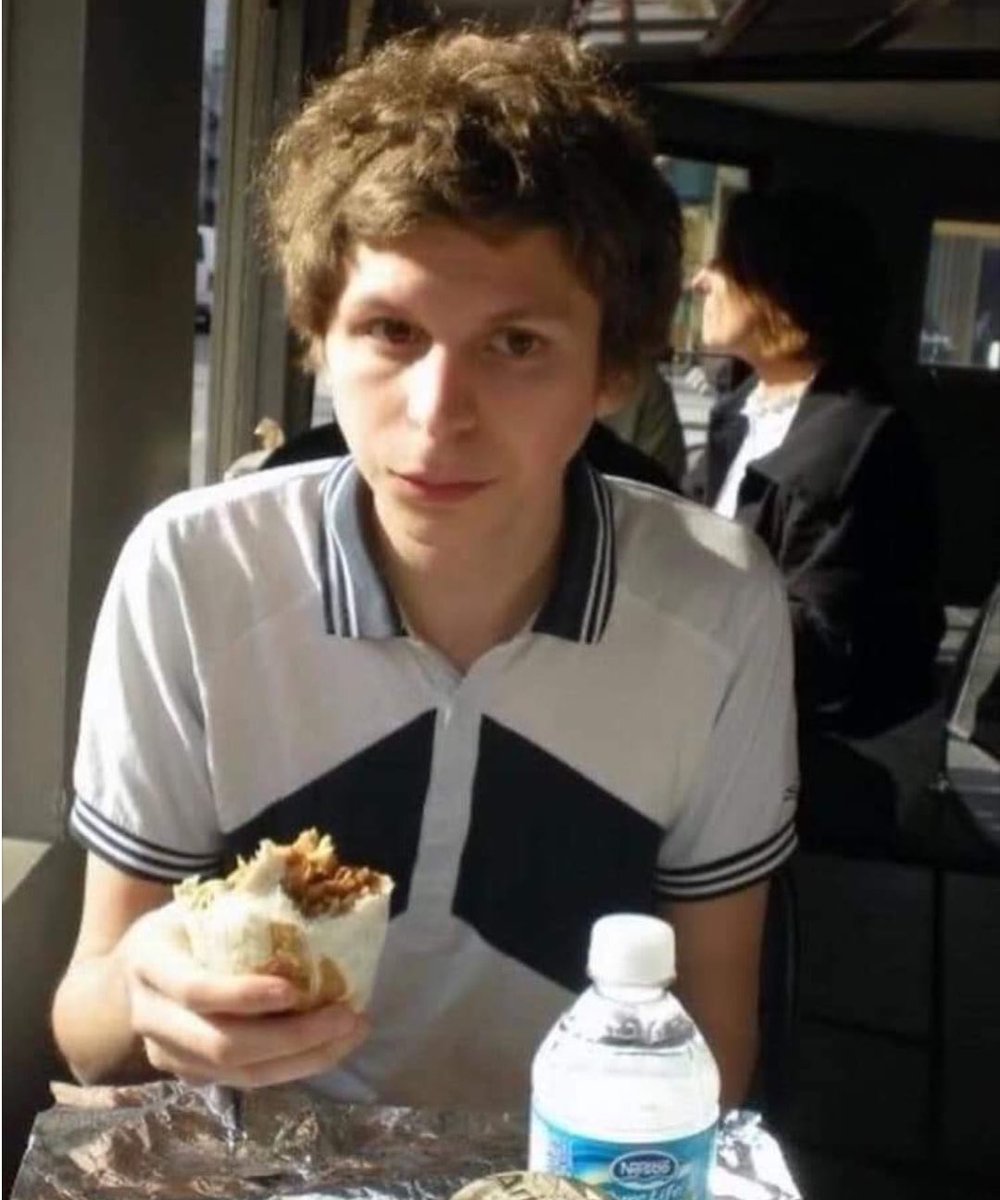 rottenskelly's tweet image. me when my friends look at me while eating n say “im so proud of u”