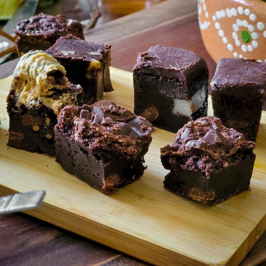 foodietechlab's tweet photo. [I ate] Mint - Caramel - Original Brownies #viral #trending #foodie #foodblogger #foodphotography #ff #tbt #ico https://t.co/1qDoA182Lh