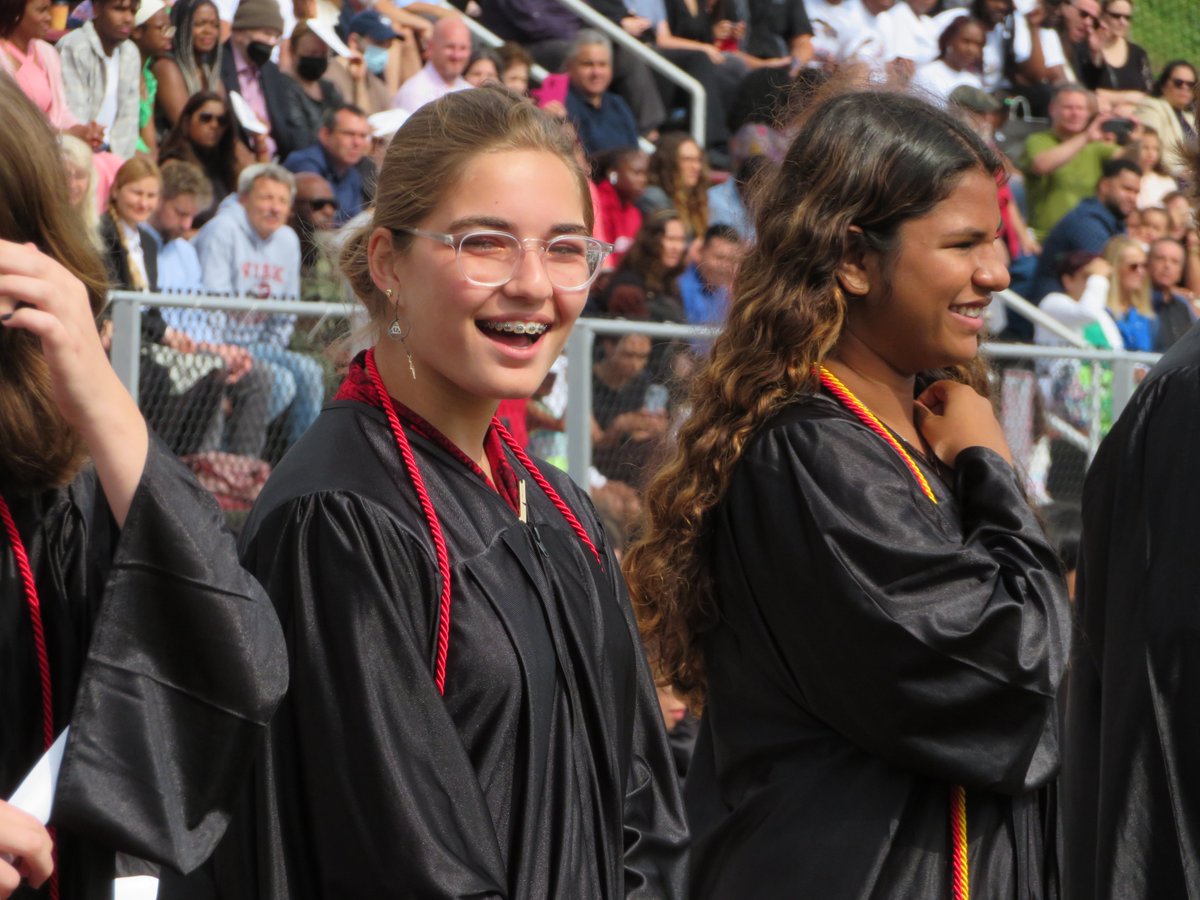 Nyack_Schools's tweet photo. “Passion & purpose will carry you to great heights.”
The sun shone down on our #NyackMS #Classof2022 this morning as family, friends, teachers & administrators came together in celebration for the annual #MovingUpCeremony. #Congrats to all our rising 9th graders! #NyackSchools https://t.co/hEoKHBHSPV