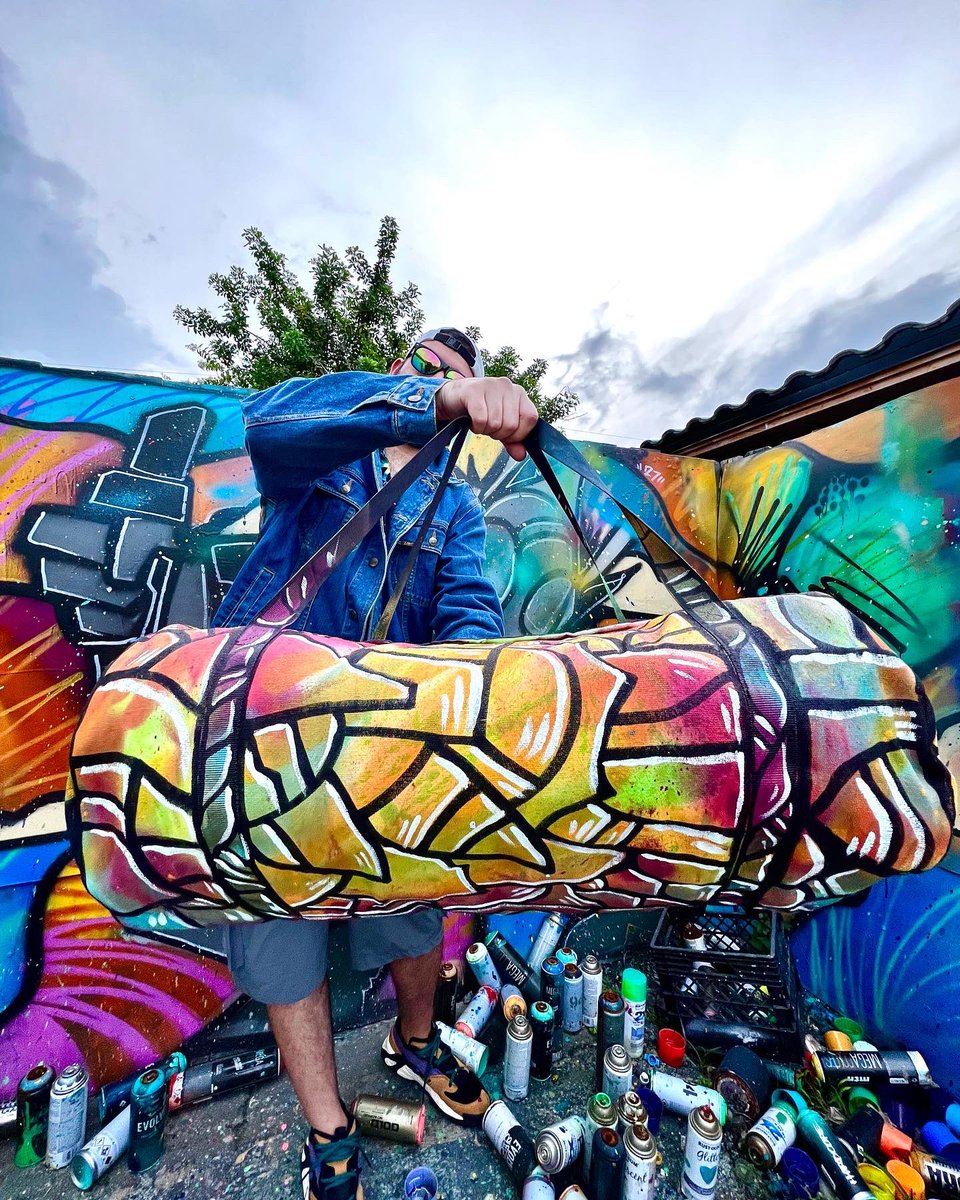 rocsolmiami's tweet photo. Stained glass graffiti travel bag 💰👝💼
•
•
•
#rocsol #rocsolmiami #graffitiart #artapparel https://t.co/pj2PXb3EGk