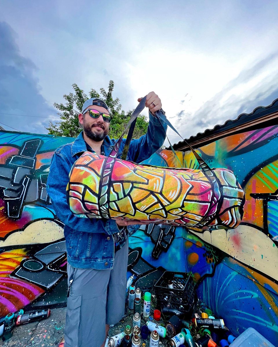 rocsolmiami's tweet photo. Stained glass graffiti travel bag 💰👝💼
•
•
•
#rocsol #rocsolmiami #graffitiart #artapparel https://t.co/pj2PXb3EGk
