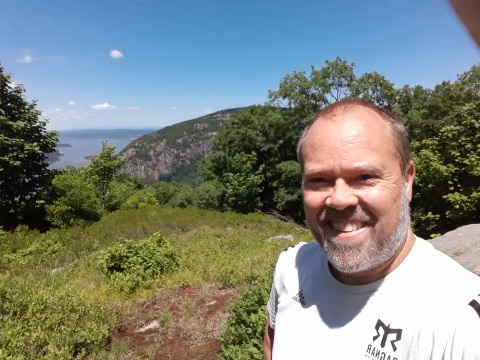 It's a great day for a hike! Scott is completing his 5K while hiking North Point! Thank you for supporting our mission. #SafeHarbors5K 

Register TODAY! eventbrite.com/e/safe-harbors…