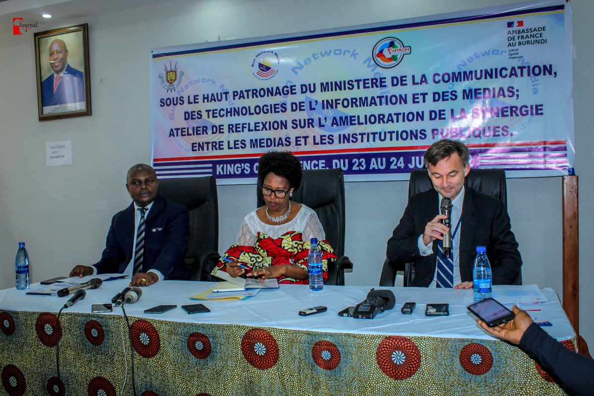 #Burundi: En présence de <a href="/jeremieblin/">Jérémie BLIN</a>, <a href="/LeocadieNdacay2/">Leocadie Ndacayisaba</a> la patronne du @mincotim a lancé ce jeudi 23/6, l’atelier de réflexion sur le renforcement de la collaboration entre les médias et les institutions publiques, organisé par <a href="/SNmediaSN/">SNmédia</a> et financé par <a href="/franceauburundi/">🇫🇷🇪🇺 La France au Burundi 🇧🇮</a>.
