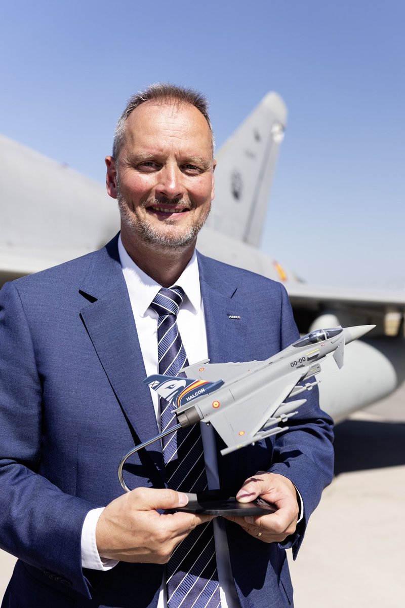 SchoellhornMike's tweet image. Biggest defence contract ever @ILA_Berlin: 

The Spanish Ministry of Defence has just placed an order to 20 #eurofighter jets for @EjercitoAire to replace its ageing F-18s in Canarias. 

Muchas gracias por su confianza y apoyo! 🇪🇸