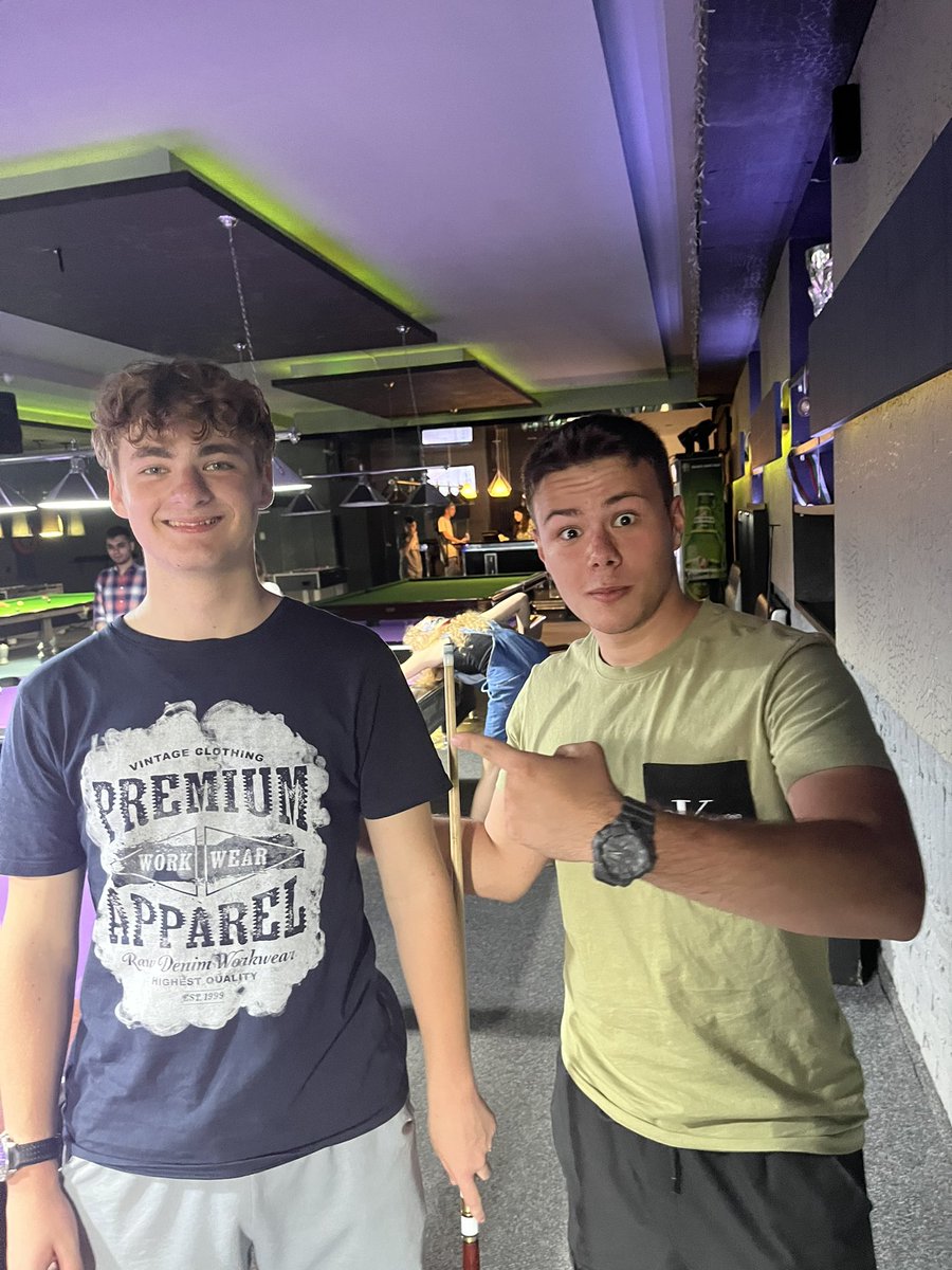 ViksanXx's tweet photo. The realest one @tommyinnit. It was nice meeting you and thank you for the autograph 😍 https://t.co/eqQmoPvaMI