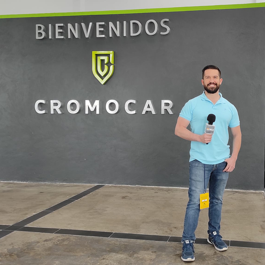 Oro_hits's tweet photo. #FelizJueves #MelómanosDorados

Hoy estamos con nuestros amigos de #Cromocar taller mecánico y autolavado 🏁 en la 25 sur 2303, y en unos momentos lanzaremos un #FacebookLive con Fer Garci-Crespo 🧔🏻 ¡Síganos! 😉
#Streaming 📲 https://t.co/dDUErCIBcu https://t.co/Xl0RoXZts1