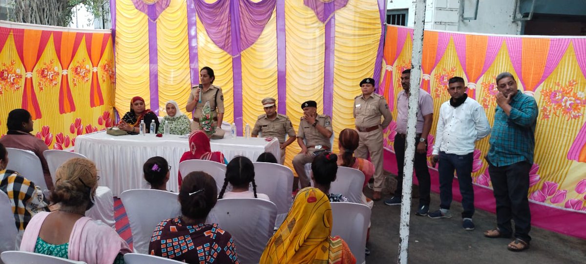Amdavad  shaher police dwara pratham vakhat Rathyatra ma Mahilashakti ni sidhi bhagidari mate <a href="/DrKananDesai/">Dr Kanan Desai</a>   DCP Mahila Police Officer SHE team dwara leva ma aavel Maholla meeting 
<a href="/sanghaviharsh/">Harsh Sanghavi</a> <a href="/InfoGujarat/">Gujarat Information</a> <a href="/CMOGuj/">CMO Gujarat</a> <a href="/AjayChoudharyIN/">IPS Ajay Choudhary</a>