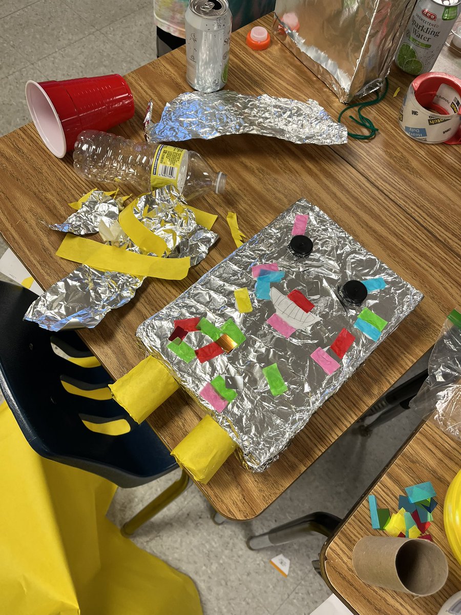 powerangels01's tweet photo. Robots in the making! @soniacruso @JEANNICOLE06 @IntotheFuture22 @AldineISD https://t.co/cIz8HT4qUM