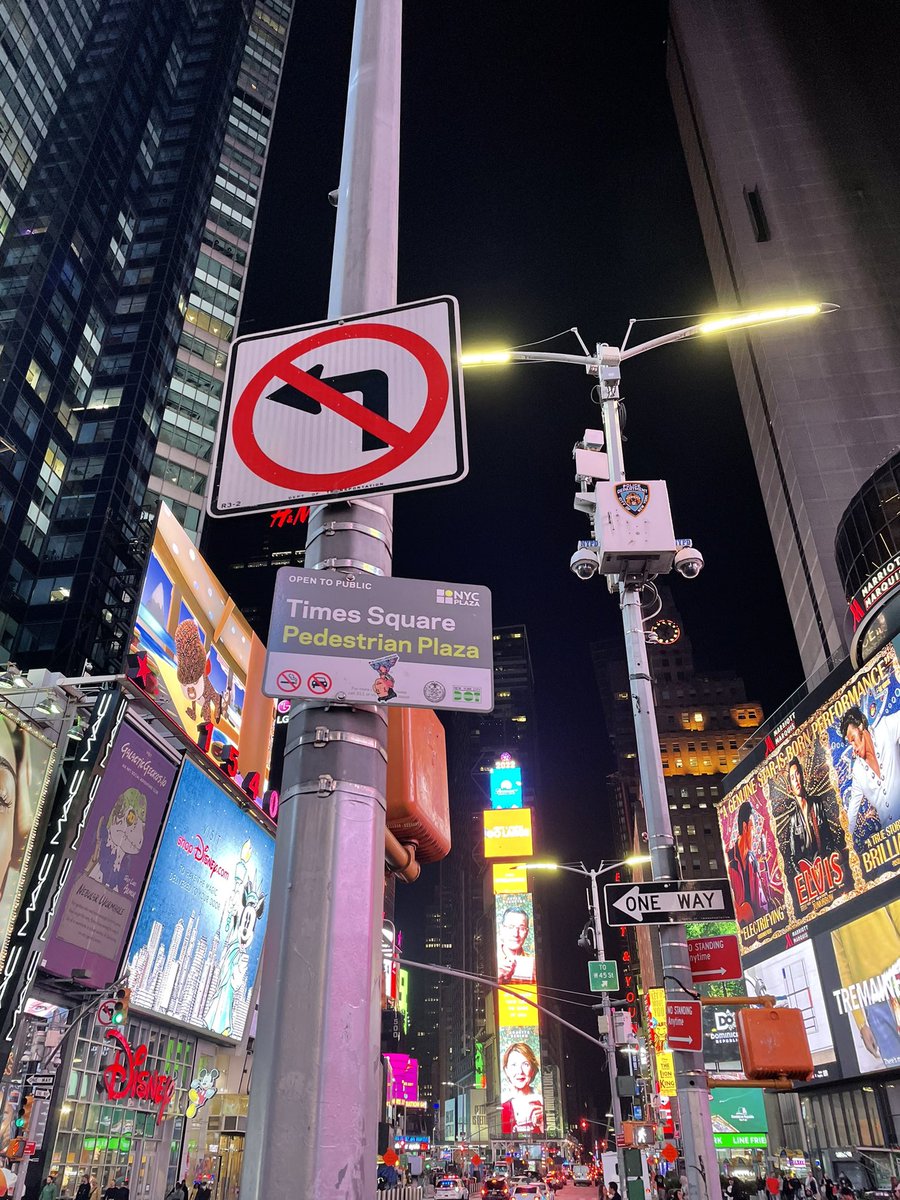 spotted an <a href="/andr3w/">Andrew</a> Loser Club sticker down at Times Square 🤣🔥
