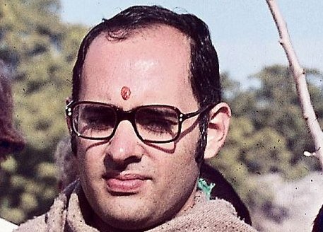yogivimal's tweet photo. #संजयगाँधी, #भारत के प्रथम, #BuldozerMan थे! #जाममाज़िद में उनके बुलडोज़र के कमाल पुराने लोगो को #याद होंगे!वैसे #संजय,अपने भाई, #राजीव से ज्यादा #हिन्दू थे, हालांकि #शालीनता और सभ्यता में, #राजिव कही #बेहतर थे!संजय की अपनी गाथाथी, वो मनमौजीथे, पर उनकी #प्रवित्ति एक #तनाश की थी! https://t.co/xPt5zLz1gG