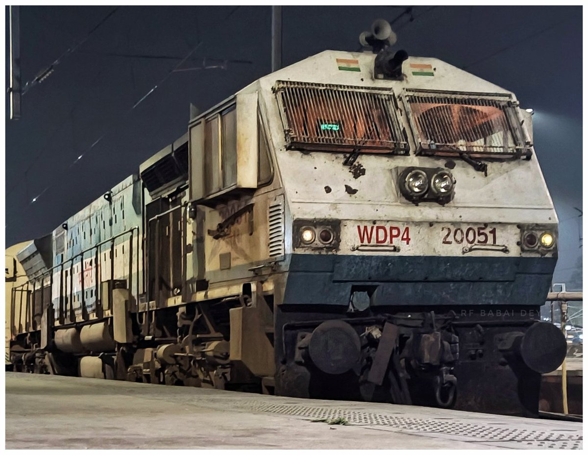 Babai20011's tweet photo. Siliguri WDP4 #20051 with
15722 #NJP - #Digha #PahariaExpress standing on PF 2 at NJP

01/04/2022-19:45 hrs

@drm_kir @RailNf @serailwaykol @EasternRailway @RailMinIndia 

#sguj #siliguri #siligurijunction #sgujwdp4 #20051wdp4 #nfr #northeastfrontierrailway #indianrailways https://t.co/3qsxZnssl9