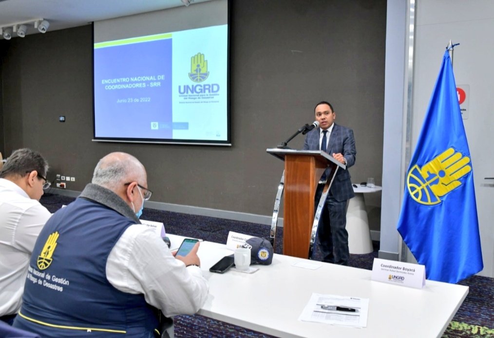 UNGRD's tweet photo. #ColombiaResiliente🇨🇴 | Subdir. para la Reducción del Riesgo, @GuilleVelGra, realiza instalación de la agenda del 2do día del Encuentro Nal. de Coordinadores Territoriales de Gestión del Riesgo de Desastres. Con su equipo de trabajo, presenta las acciones y logros destacados ⬇️ https://t.co/CwkPZzV6tg