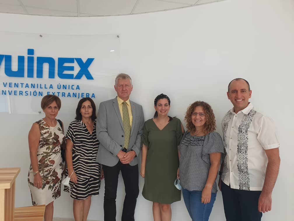 Crisramo21's tweet photo. Directoras y especialista de VUINEX y DCIE, recibimos a inversionista extranjero de ECTE Río Seco 2 para instalación campo eólico en Holguín. #FeriaEnergíasRenovables #SíSePuede #InviertaEnCuba @carluisjm @AnabelReloba @MenocalOdalys @AnaTeresitaGF @R_Malmierca https://t.co/RuaSfPbykY