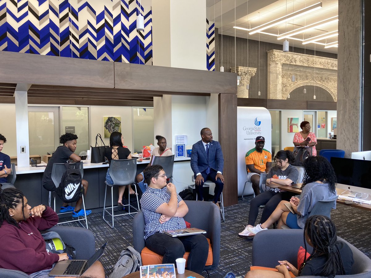 cneiner's tweet photo. So pleased to have President Blake @mbrianblake drop by University Career Services @PantherCareer to share his story with students. @GeorgiaStateU #CollegetoCareer #StateYourPath https://t.co/y4fHA3aPZK