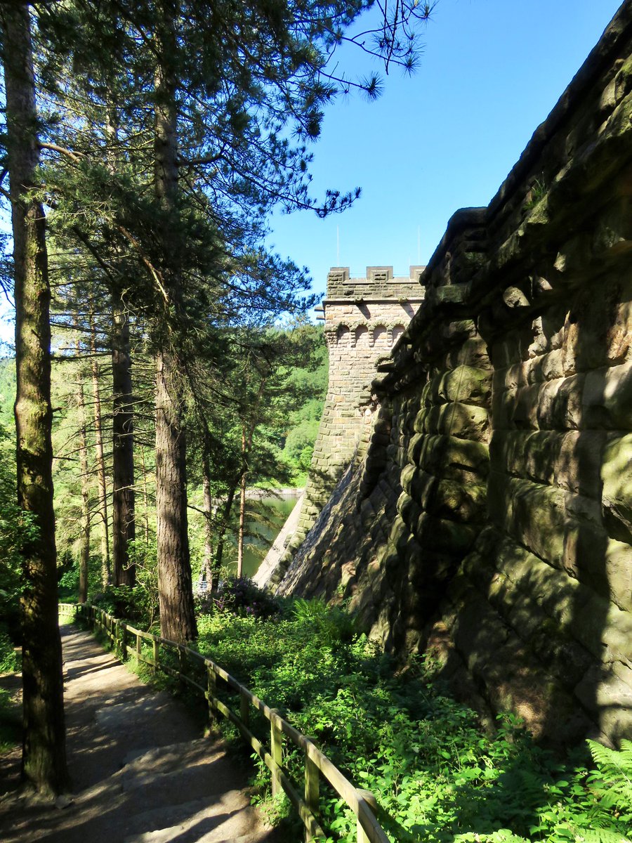 Some more photos of Derwent Dam taken yesterday, it’s such a brilliant structure 😍 #PeakDistrict #DerwentDam #Dambusters