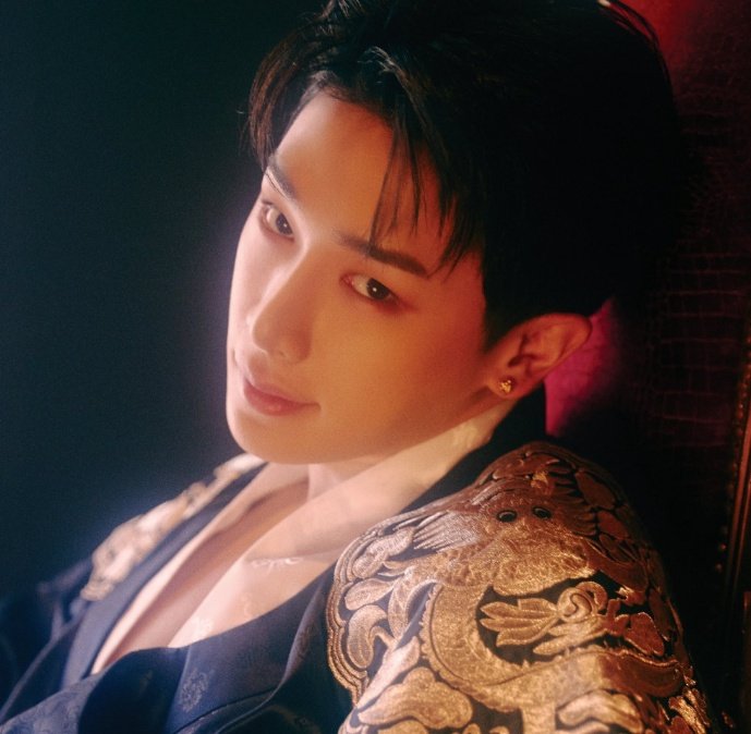MxLatinomex's tweet photo. 👉🏻 Eres #TeamClose si naciste entre Julio y Diciembre. 
👉🏻 Estarás usando la frase COME CLOSE y el HT #CLOSE en todos tus tweets.
👉🏻 Usarás este icono durante el periodo del proyecto: 
@official__wonho https://t.co/5FsnADLzyd
