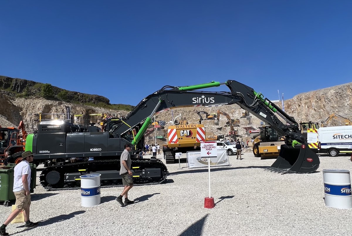 Photo of the day at Hillhead!🍦🍦🍦 😎 When you need some shade... find a really big digger! 💚 ☀️

#Hillhead #Hillhead2022 #icecream #sunshine #digger #TheSiriusGroup #WeAreSirius #Molson #Kobelco #SITECH #Trimble <a href="/molson_group/">Molson Equipment</a> @Kobelco @SITECH_UK_IRE <a href="/MillerGBLtd/">Miller Groundbreaking</a> @MSTPart