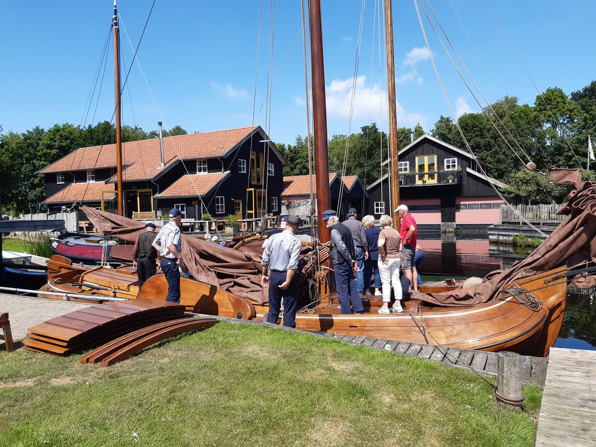 Wilt u ook een middag zeilen met de Aebelina. Bel Skûtsjemuseum 0616933805. Data voor opstapdagen: 19 en 26 juli, 9 en 16 en 23 augustus. aebelina.nl