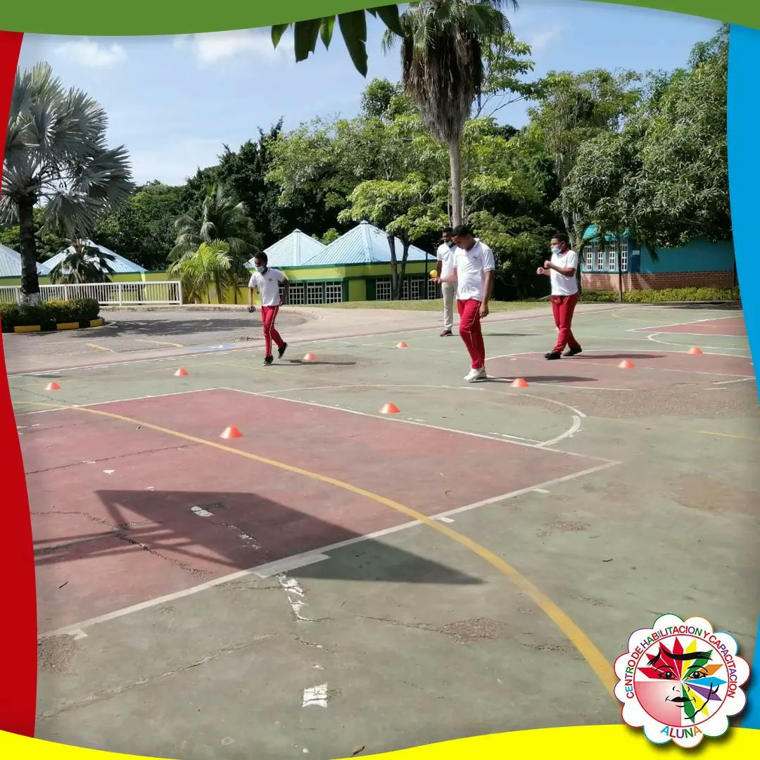 ALUNAfundacion's tweet photo. Estudiantes de @alunafundacion #realizando #actividad #deportiva #fútbol #Cartagena #colombia #atención #integral #recreación ✅🥅🌞⚽️⚽️🇨🇴💯👌⚽️☝️🔝💫👍⚽️⚽️🥅🥅🥅 https://t.co/WFVurd51mN