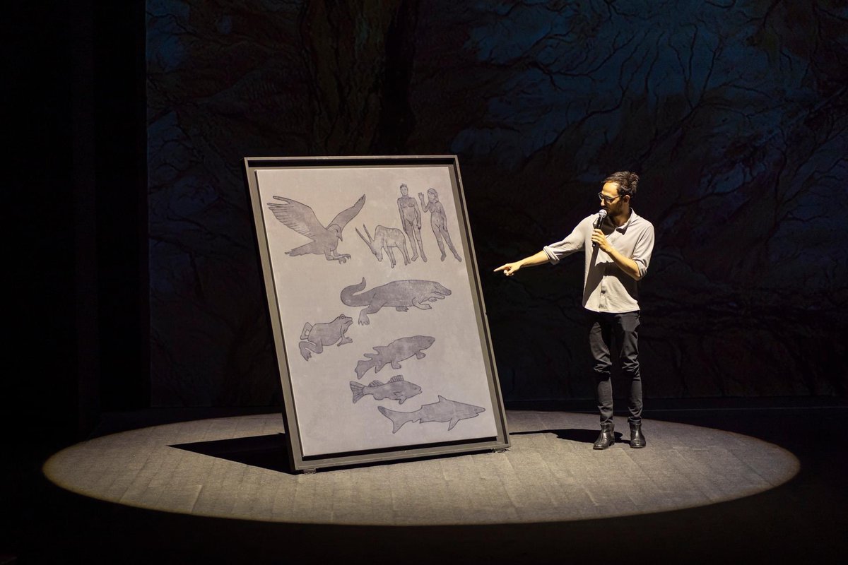 simonebruscia's tweet photo. Grande orgoglio per Riccione e per il suo premio di drammaturgia. Debutta stasera al @Piccolo_Teatro Carbonio di Pier Lorenzo Pisano, spettacolo tratto dal testo vincitore del 56° Premio Riccione per il Teatro. In scena @fracassifede e Mario Pirrello • © Masiar Pasquali https://t.co/0nBzY0th7B