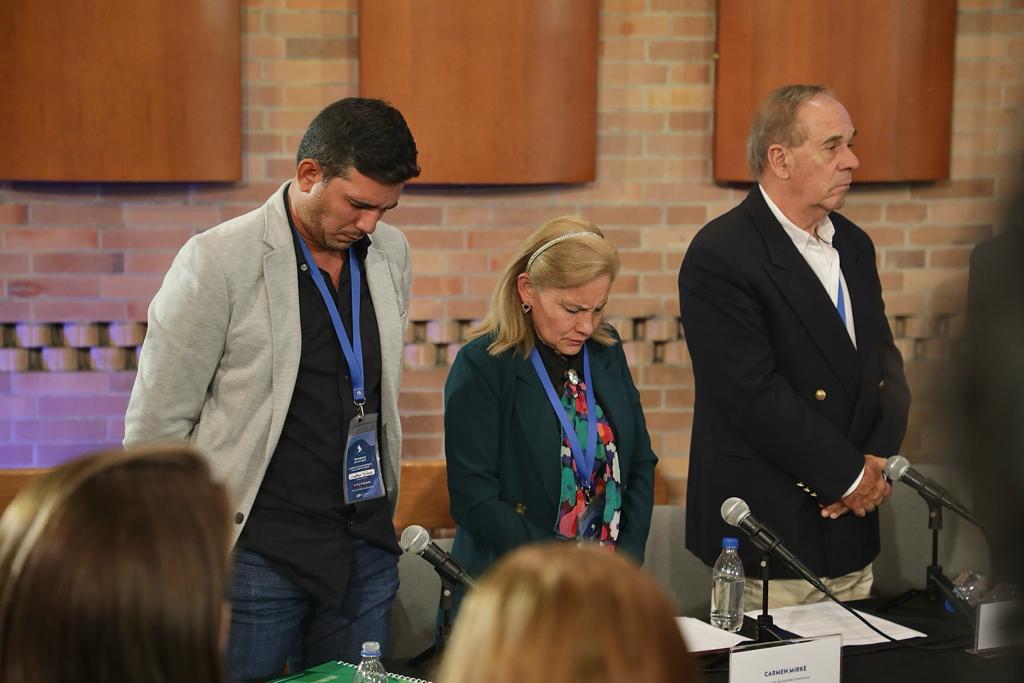FCompaz's tweet photo. Durante estos tres días se ha llevado a cabo la Audiencia de Reconocimiento del Caso 01 ante la @JEP_Colombia. Este es un momento muy importante en donde se aceptan las responsabilidades y se hace justicia. Así se construyen las bases para la reconciliación y la paz 🕊️ https://t.co/LblOjdWq25