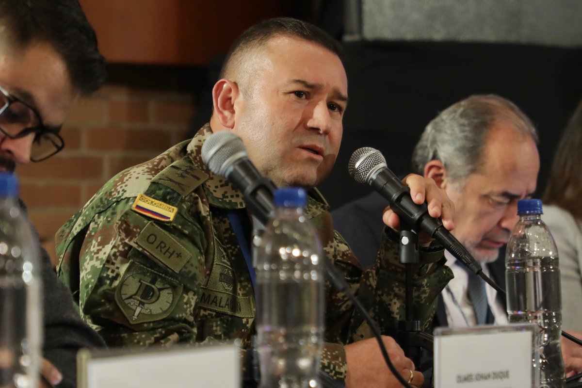 FCompaz's tweet photo. Durante estos tres días se ha llevado a cabo la Audiencia de Reconocimiento del Caso 01 ante la @JEP_Colombia. Este es un momento muy importante en donde se aceptan las responsabilidades y se hace justicia. Así se construyen las bases para la reconciliación y la paz 🕊️ https://t.co/LblOjdWq25