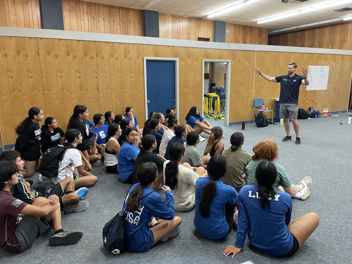 SomersetAth1's tweet photo. Thank you to Financial Literacy Coach Jeff Greening @MrGreeningClass from Copper Banking for coming in and talking to our female student athletes about saving and investing at an early age! https://t.co/I9YLbFbBrP